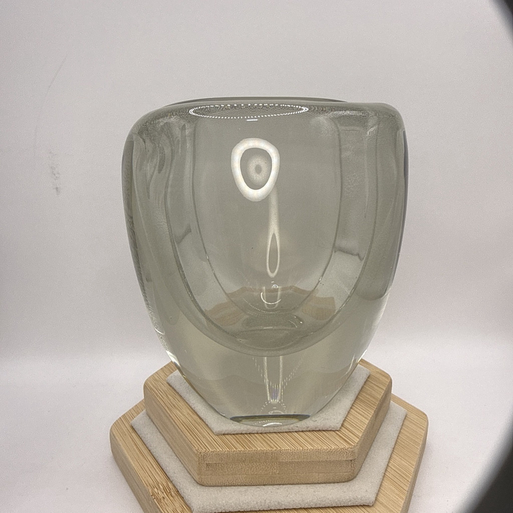 Vtg. MCM "Usva" art glass vase by Kaj Franck for Nuutajärvi Notsjö, Finland 5” - Picture 5 of 14